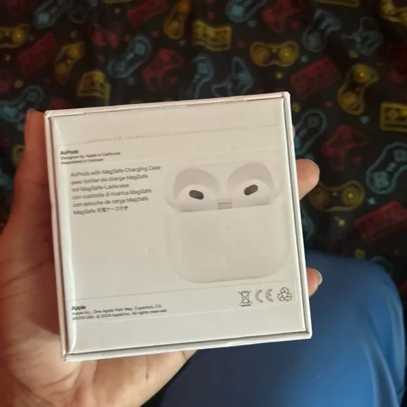 Apple AirPods with Charging Case - Sleek White